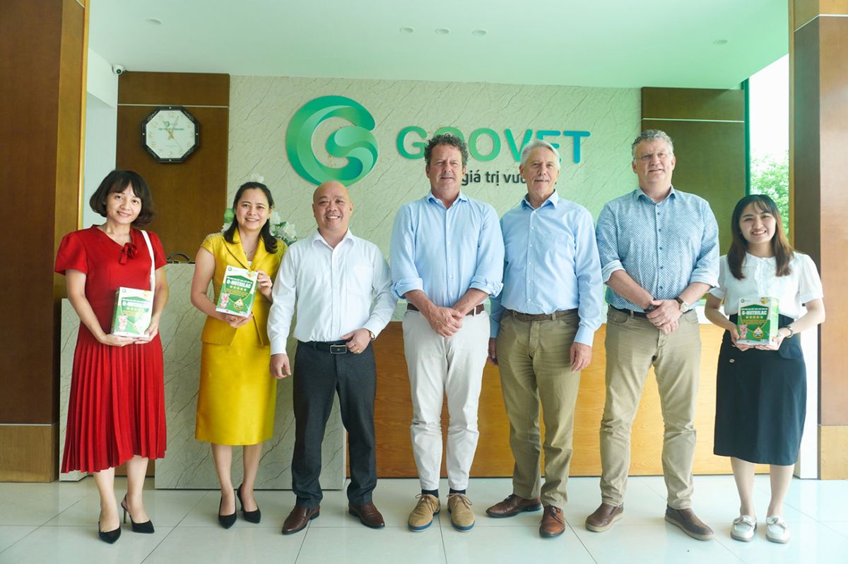 Welcoming the delegation of experts from Nutri Feed Company (Netherlands) for a visit and work session at Goovet.