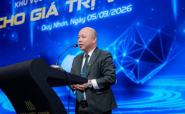 chu-tich-hoi-dong-quan-tri-tong-giam-doc-ong-phan-van-viet-phat-bieu