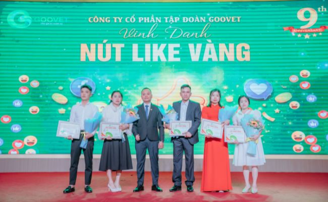 nut-like-vang-2025