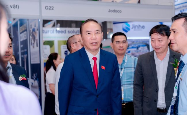 ong-phung-duc-tien-ghe-tham-gian-hang-goovet-tai-ildex-vietnam2026