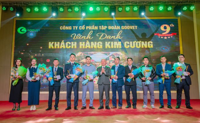 vinh-danh-khach-hang-kim-cuong