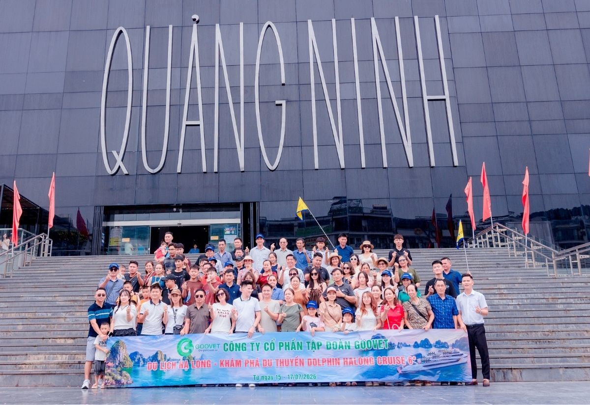 Goovet c&ugrave;ng Qu&yacute; Đại l&yacute;, Qu&yacute; Kh&aacute;ch h&agrave;ng từ Bắc v&agrave;o Nam kh&aacute;m ph&aacute; Vịnh Hạ Long